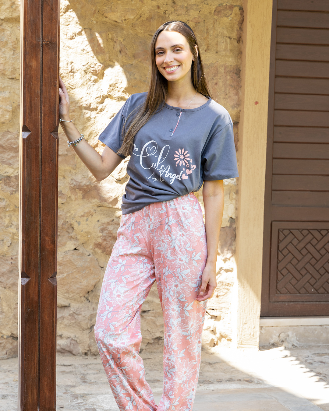 Women's pajamas, half sleeves, polo pants, and a flower