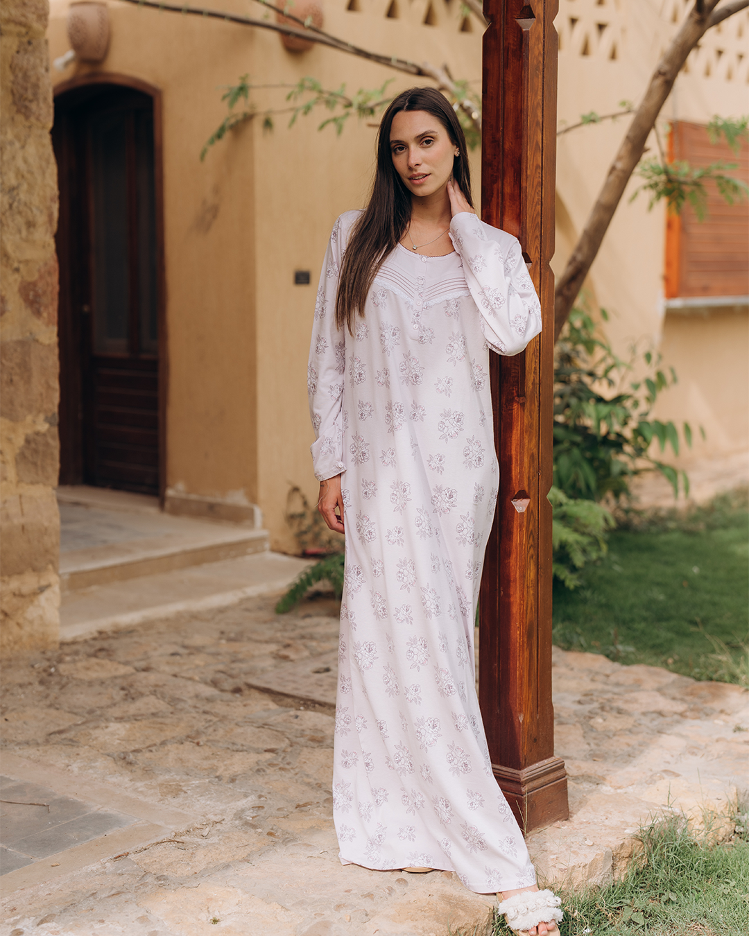 قميص نوم حريمي زراير دانتيل كشكشه علي الصدر