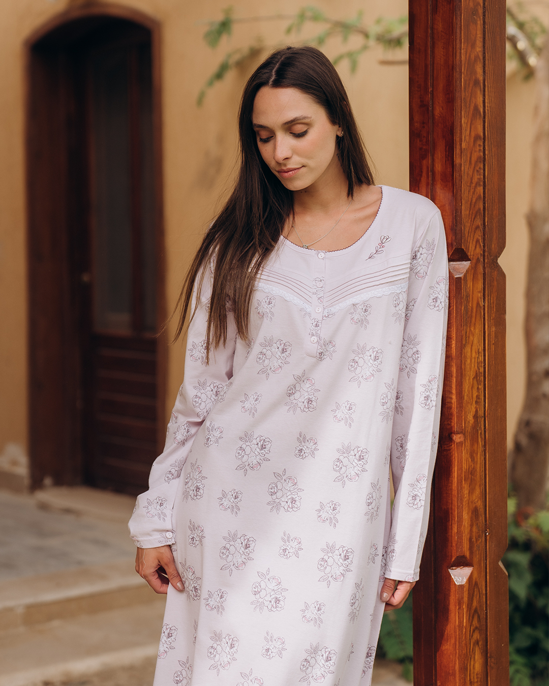 قميص نوم حريمي زراير دانتيل كشكشه علي الصدر