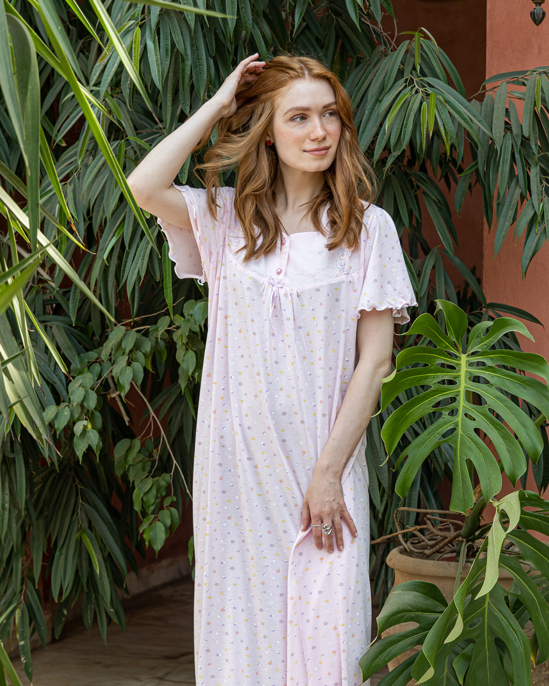 Women's shirt, half-sleeved, with lace buttons