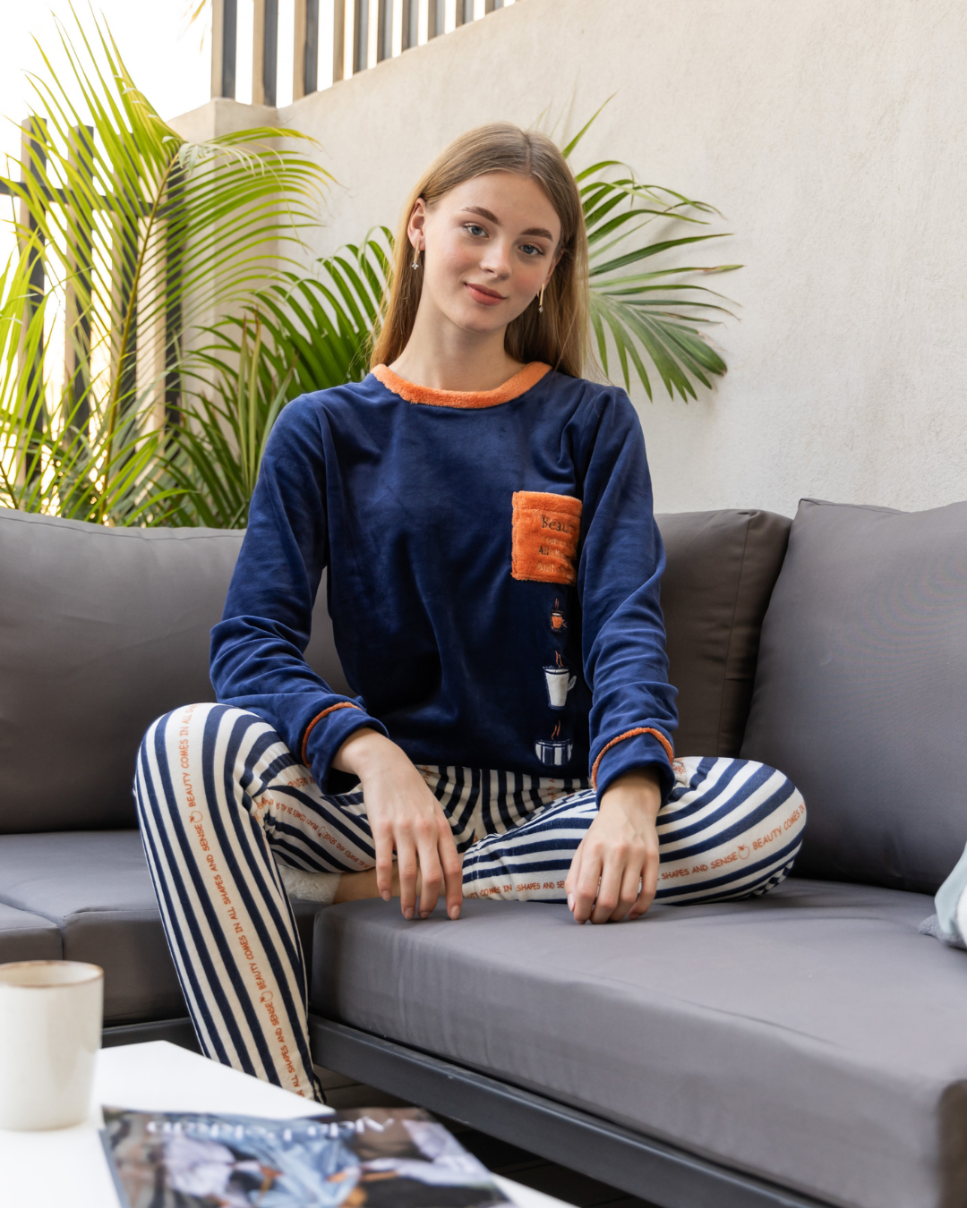 بيجامه حريمي قطيفة كنزة سادة جيب طباعة