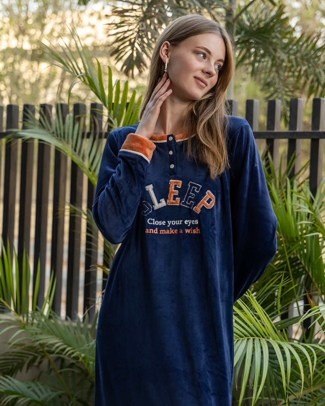 Sleep Women's long plush robe with word embroidery