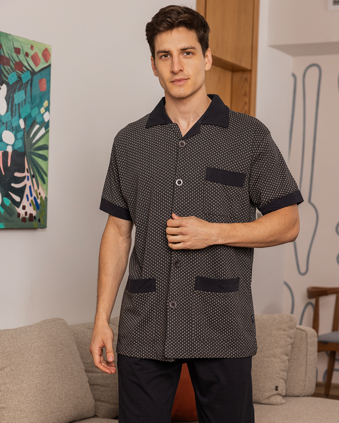 Classic men's pajamas with open half-sleeve buttons and diamond trousers