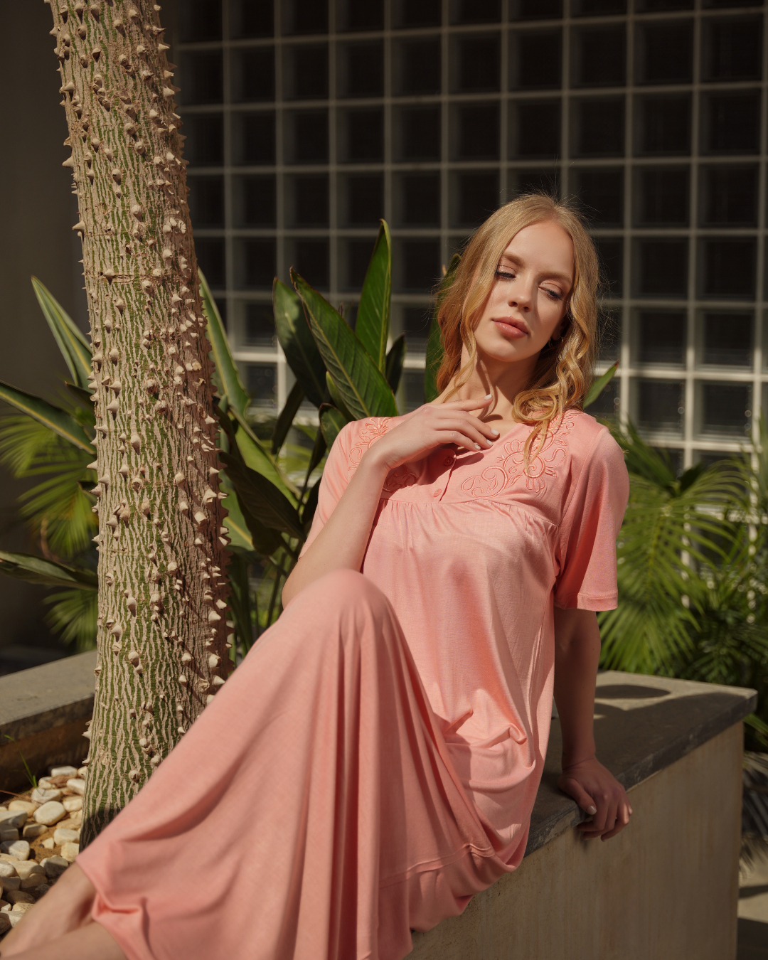 قميص حريمي نص كم سفره كشكشة تطريز الورد فسكوز