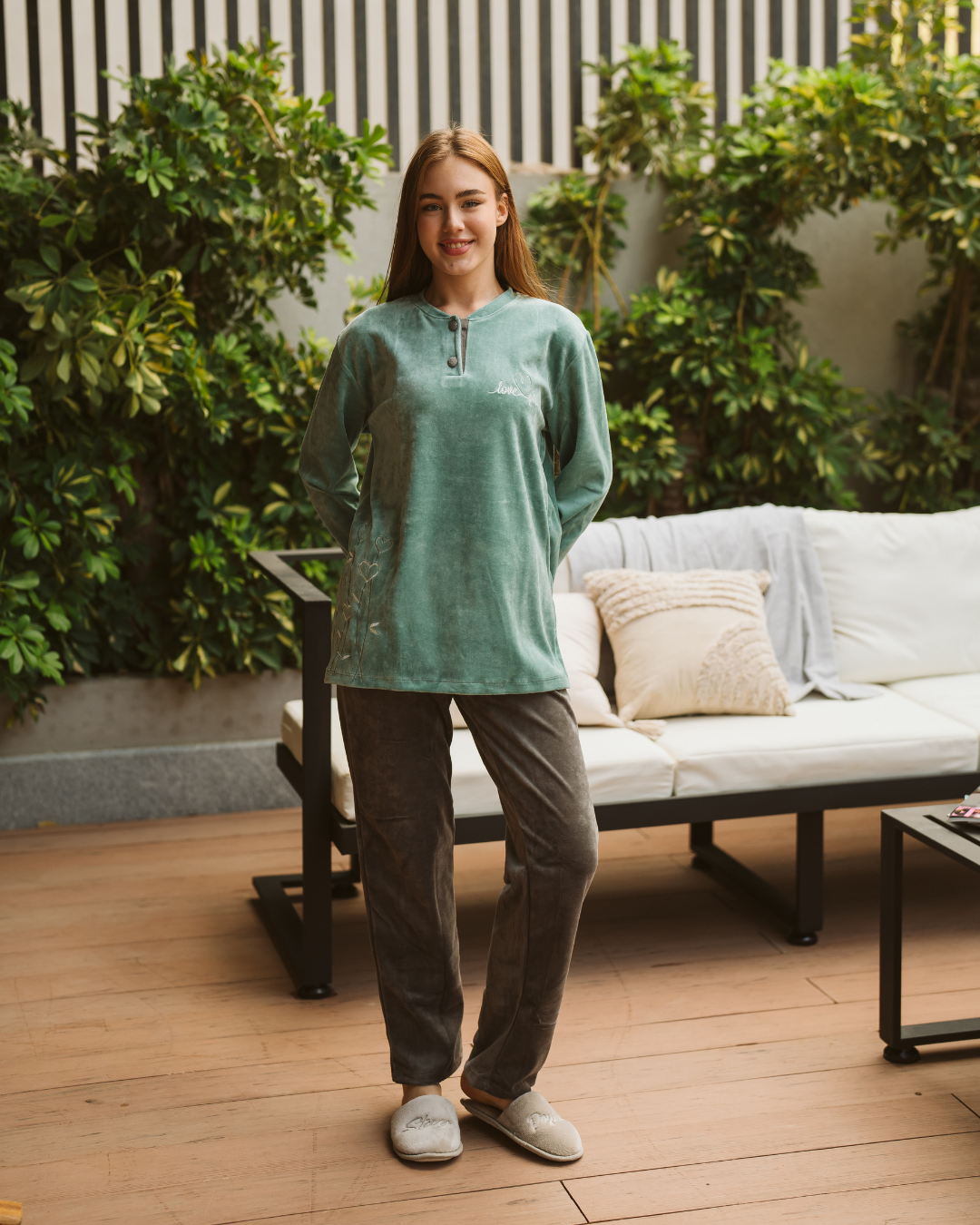 love you بيجامه حريمي مردبولو تطريز قطيفه