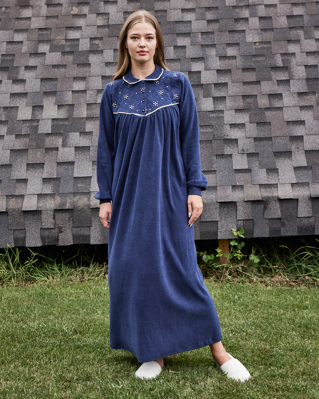 Women Cashmere embroidered   night gown  
