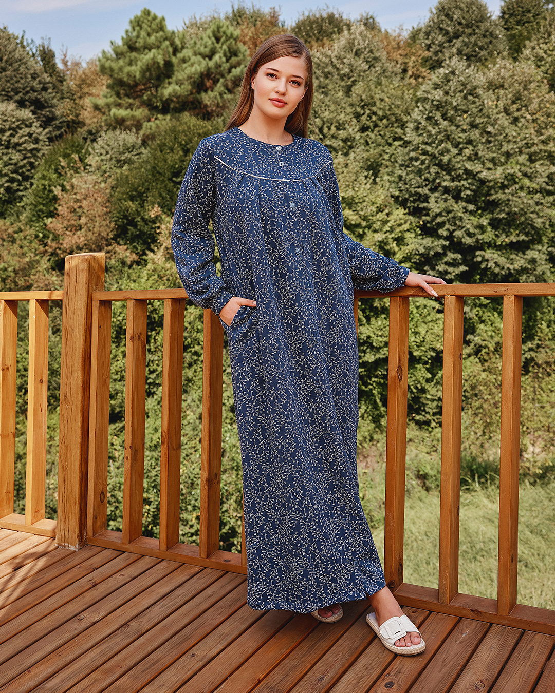 Ladies's  Printed Fleece Long-sleeve buttons nightgown