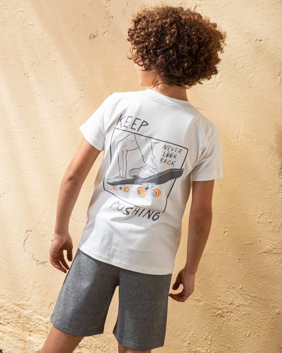 never look back بيجامه اولادي وسط