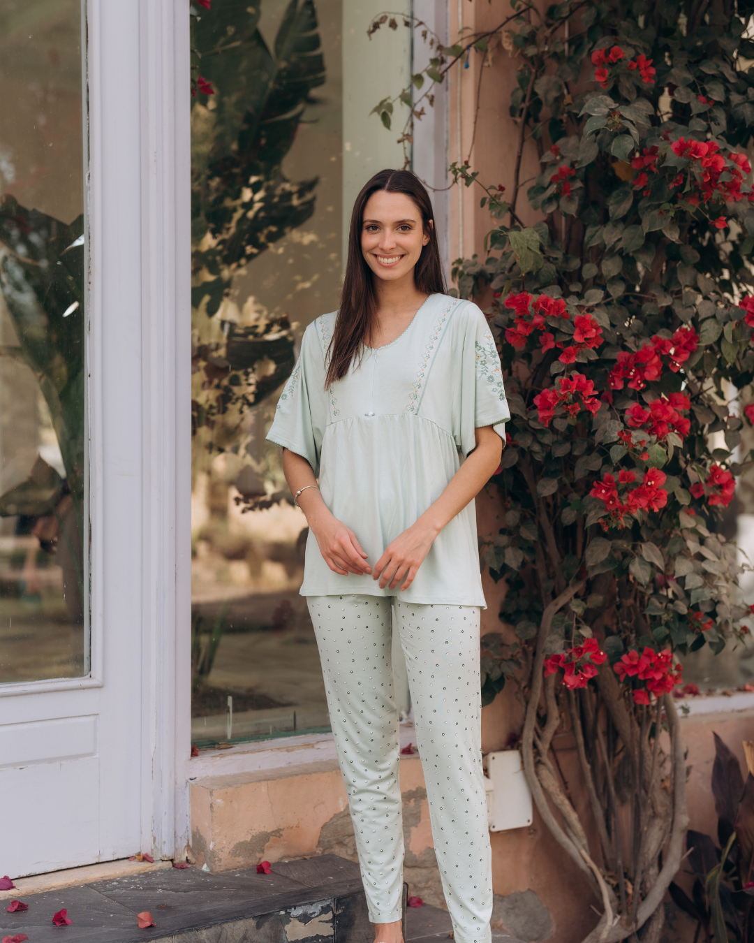 بيجامه حريمي بنطلون طويل منقط تيشرت نص كم فراشه تطريز ورد