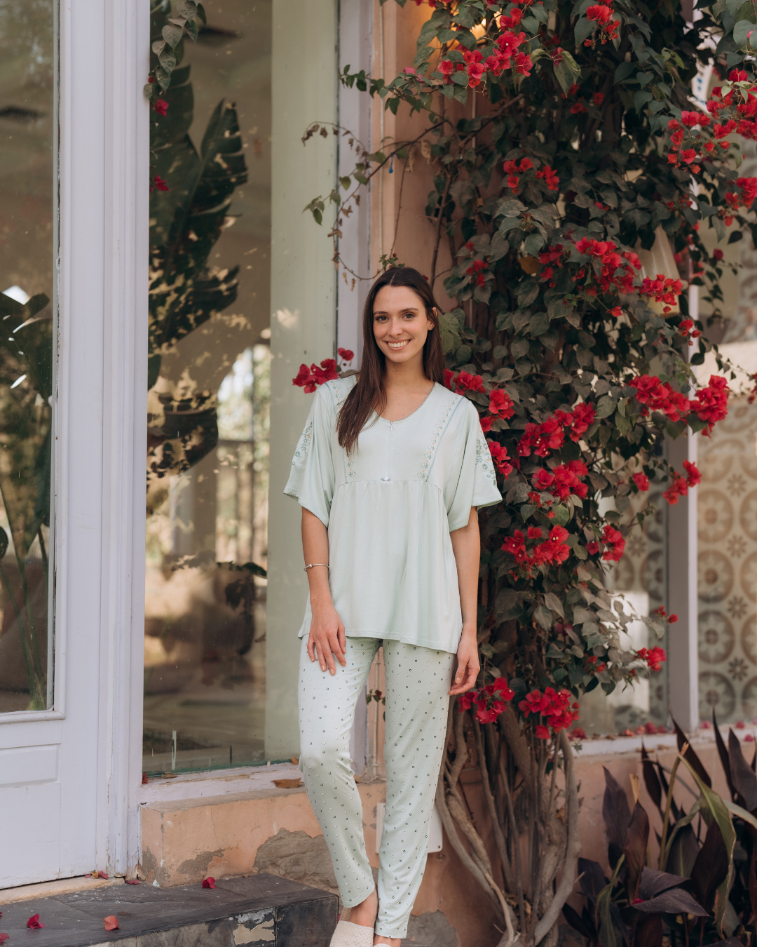 بيجامه حريمي بنطلون طويل منقط تيشرت نص كم فراشه تطريز ورد