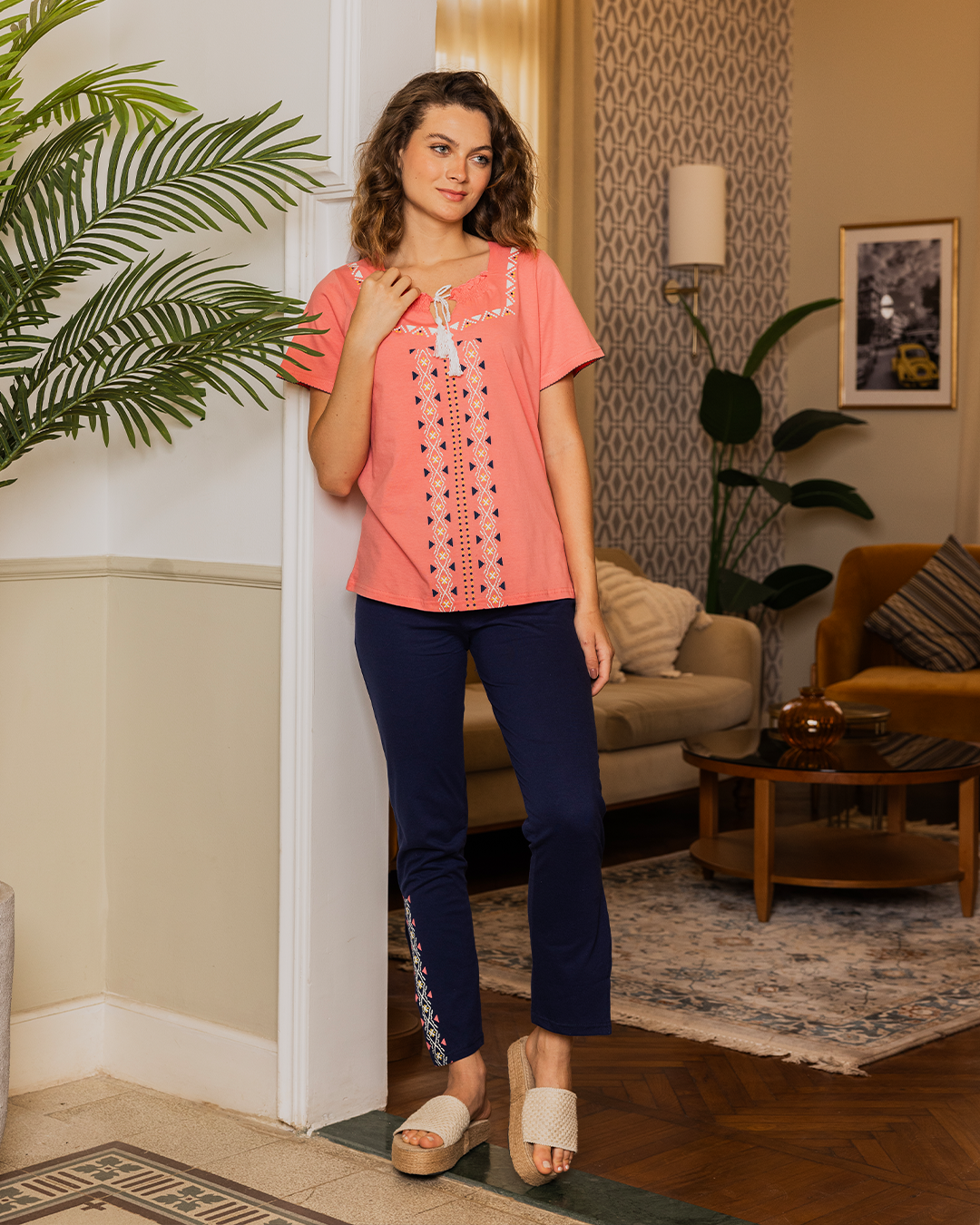 Women's pajamas, long open trousers, half-sleeve T-shirt, floral print, drawstring on the chest, geometric shapes