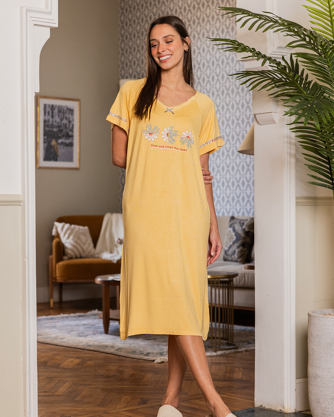 stop and smell roses قميص حريمي قصير نصف كم طباعة ورد