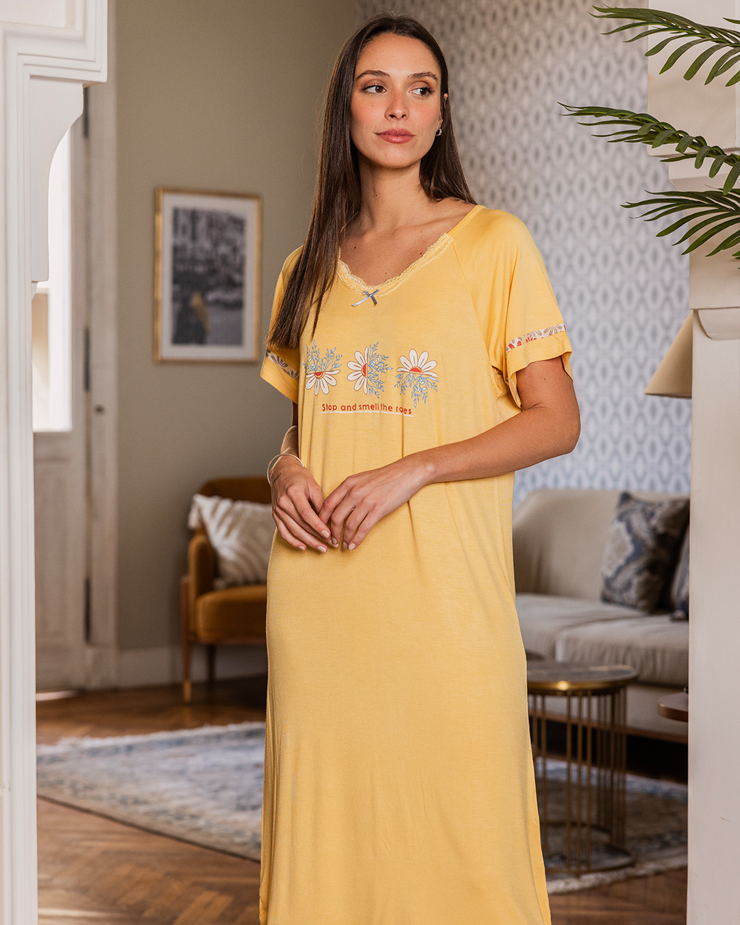 stop and smell roses قميص حريمي قصير نصف كم طباعة ورد