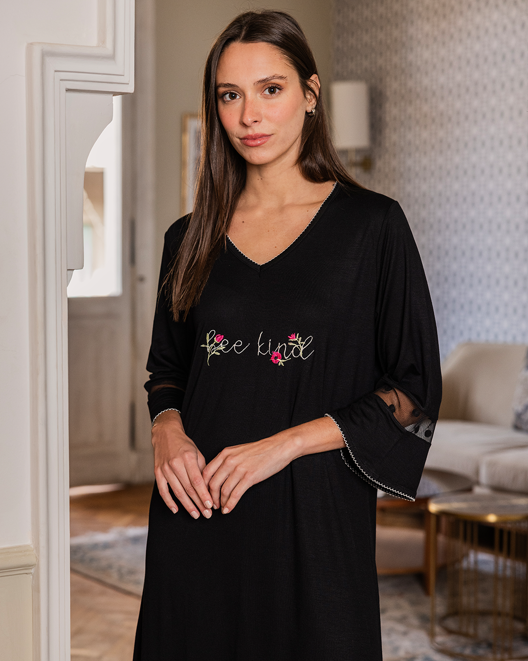 BEE KIND Women's short shirt, 3/4 sleeve, lace embroidery on the back