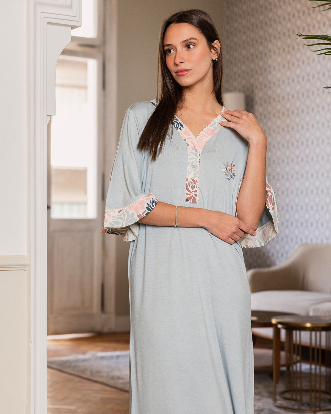 قميص حريمي طويل نصف كم تطريز ورد