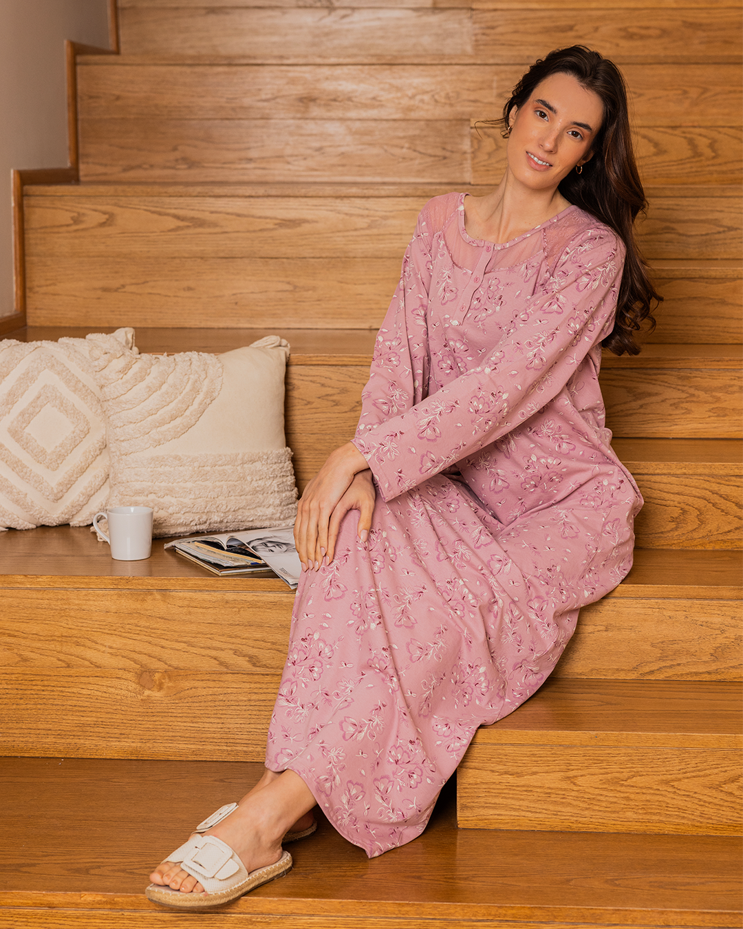 قميص حريمي طويل دانتيل علي الكتف راوند كم طويل طباعة ورد