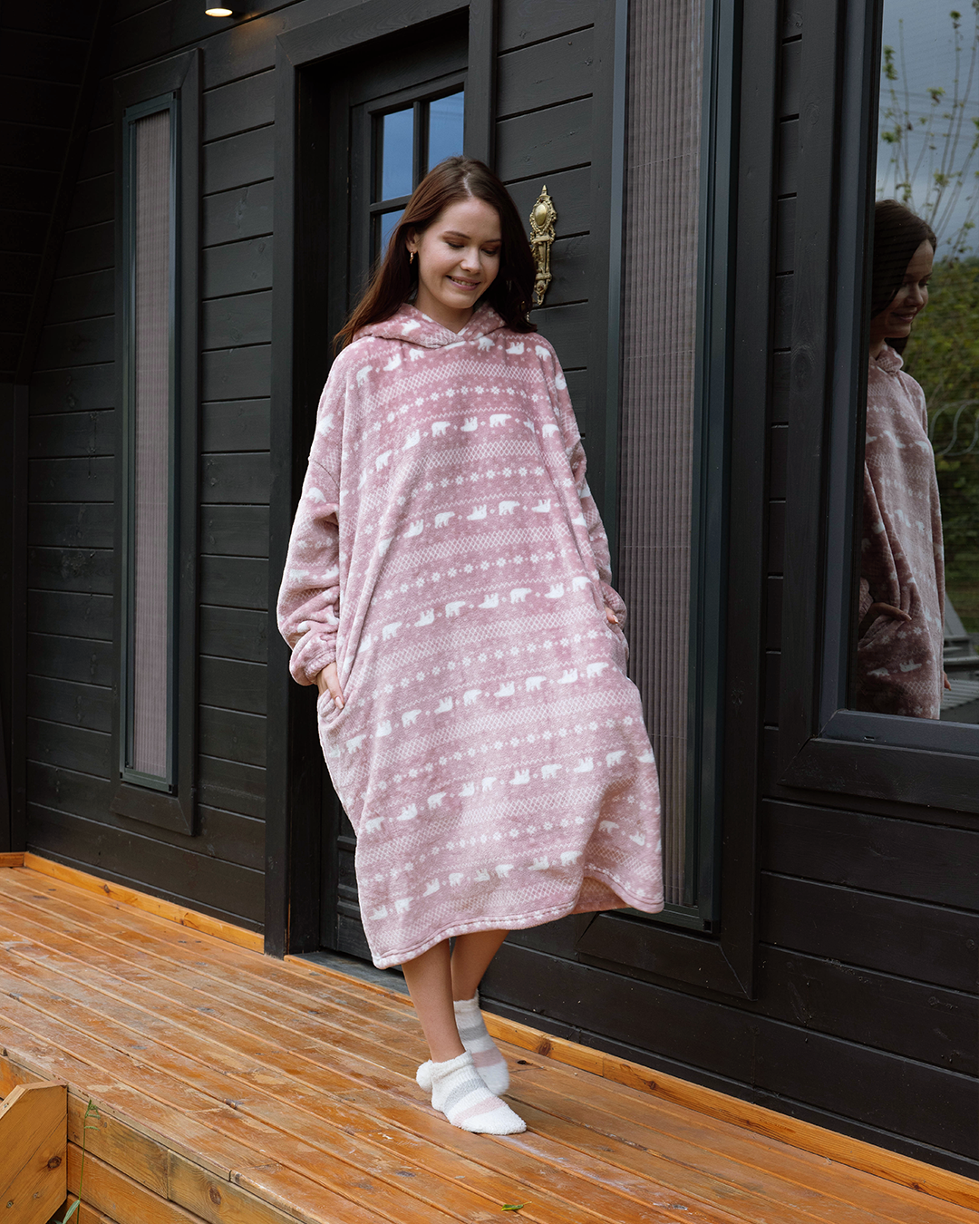 Oversize sweatshirt with a cabochon