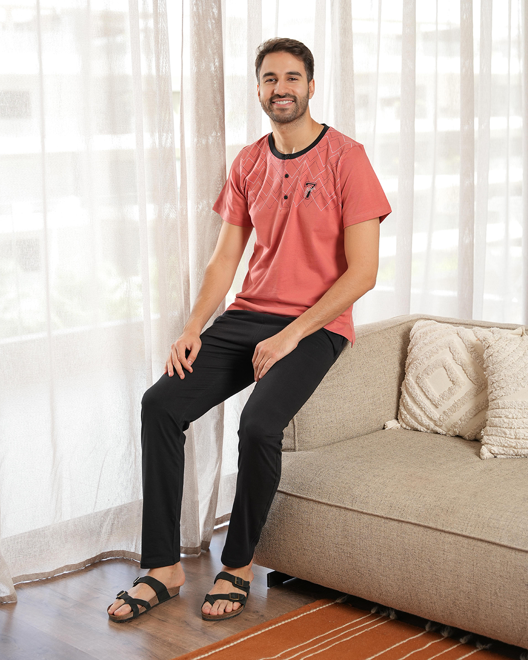 7 بيجامه رجالي بنطلون طويل كنزة نص كم بزراير مطبع مطرز