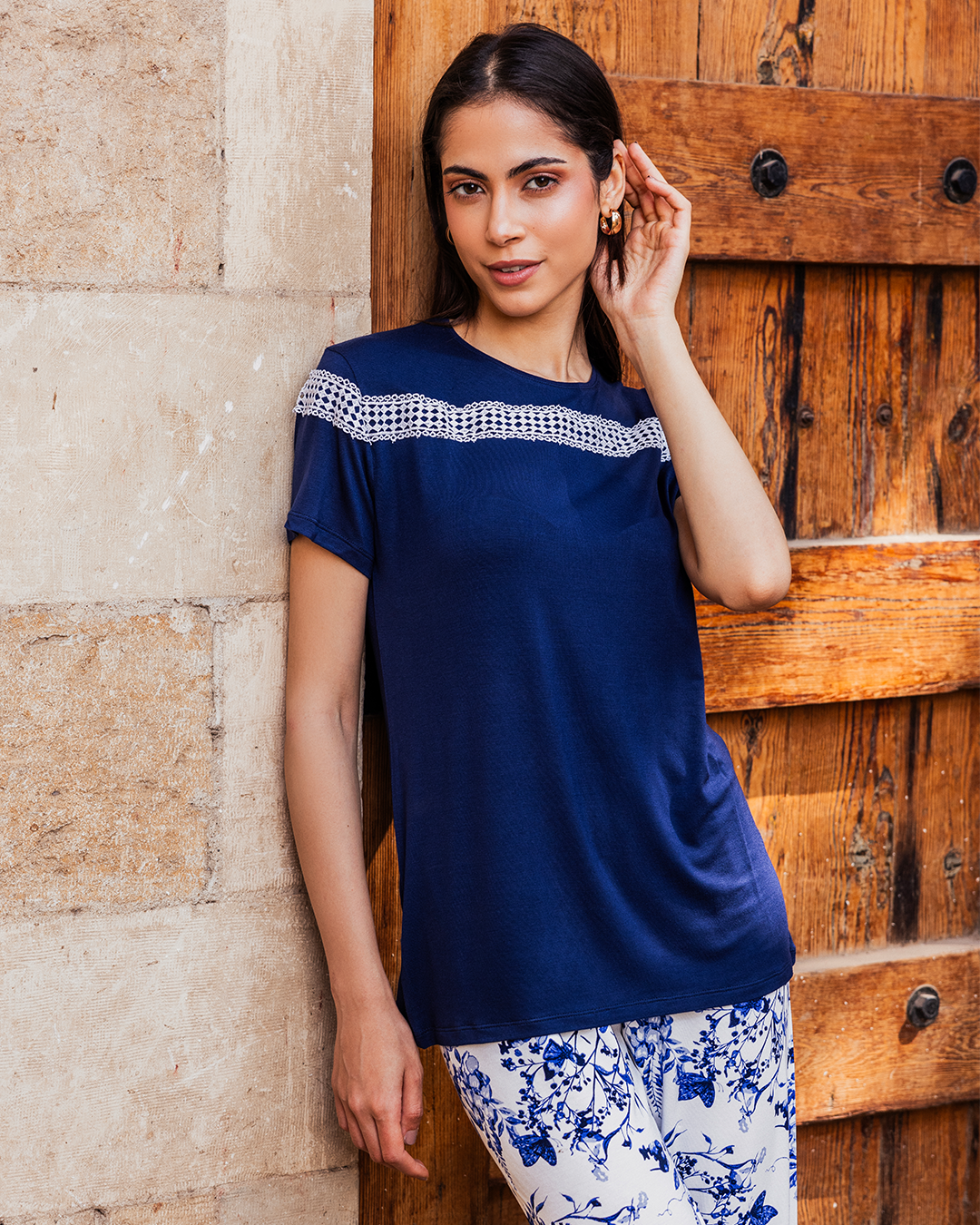 بيجامه حريمي توب نص كم قصه دانتيل ف الصدر والكم بنطلون وردة زهري