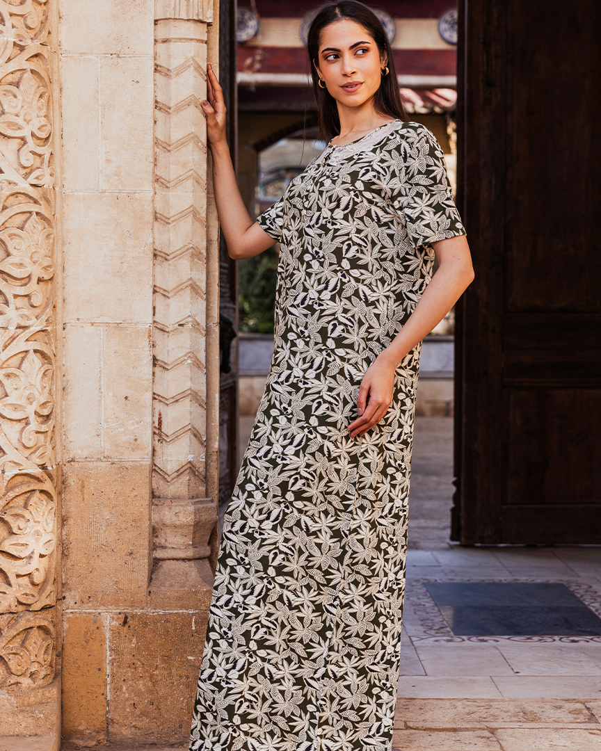 قميص حريمي نص كم وردة زيتي قصة دانتيل