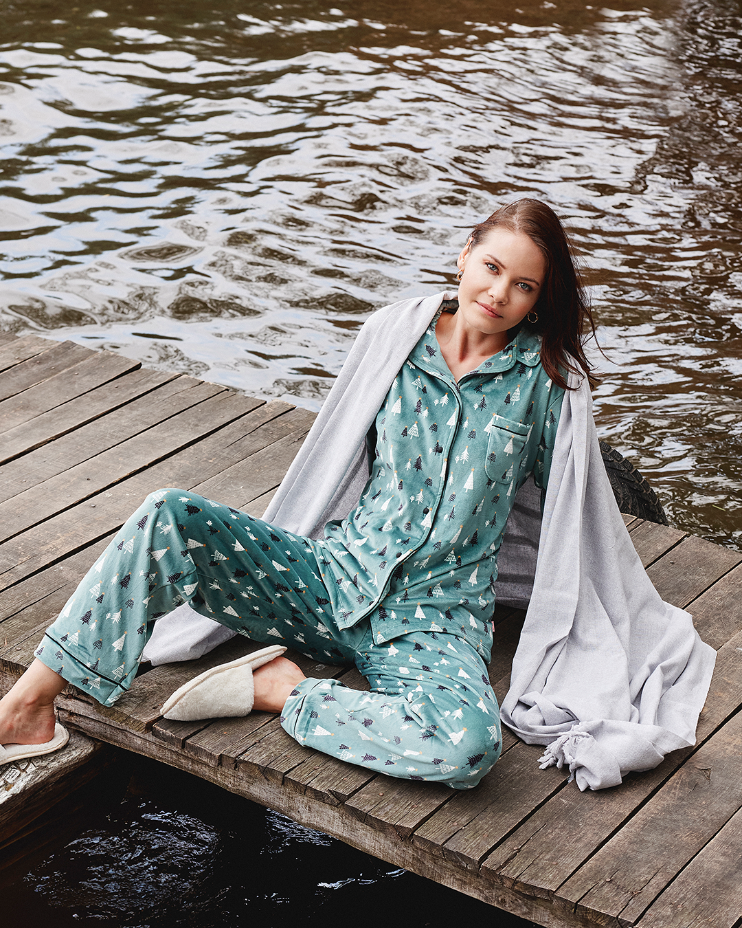 Cristmass Tree Ladie's Soft Elastane Velvet Button up Pajamas 