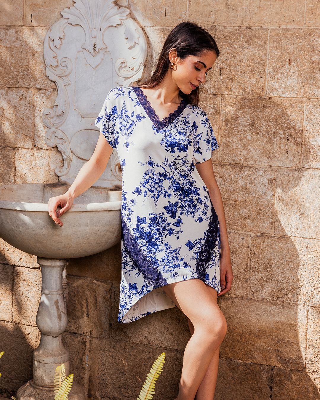 قميص حريمي  وردة زهري سبعة وقصة دانتيل لطش من تحت