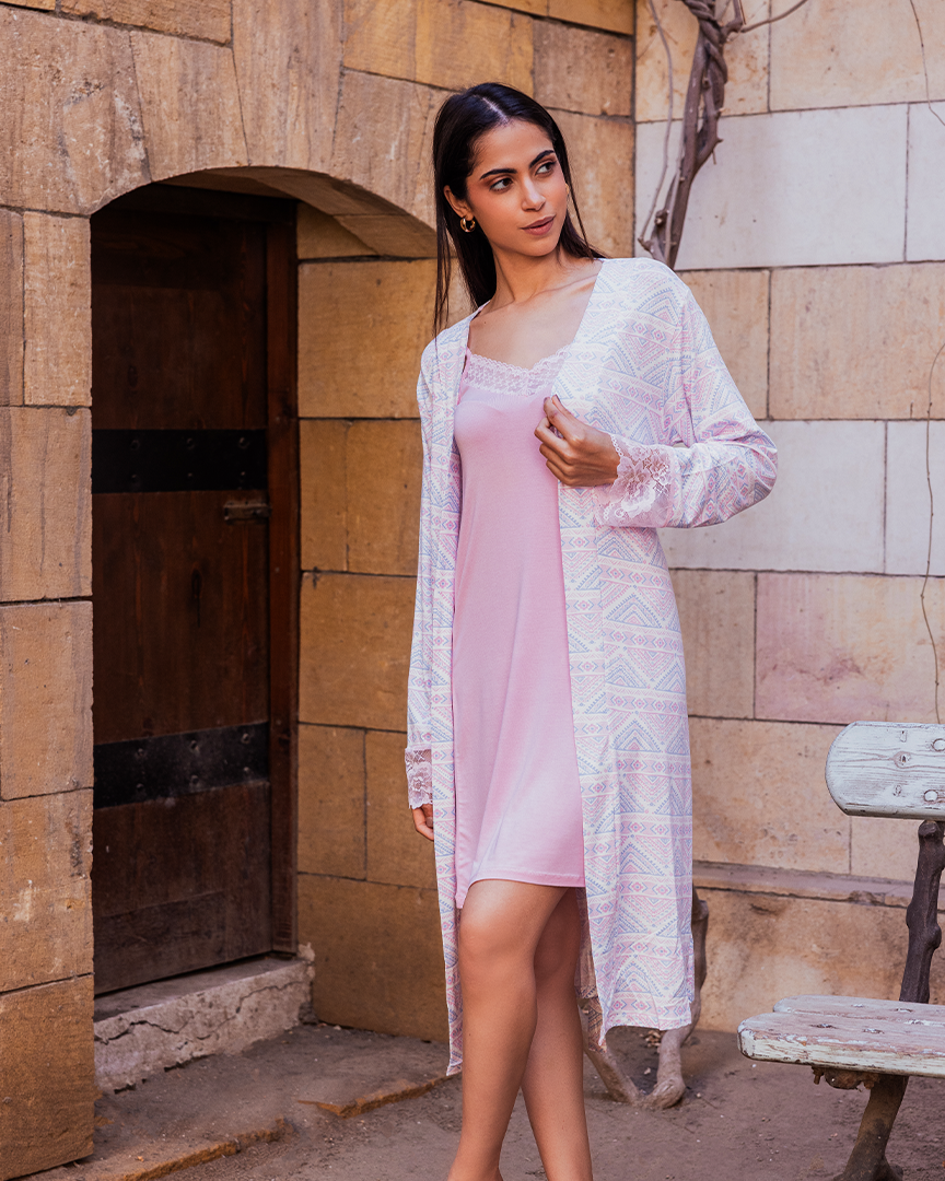 Women's short robe with seven triangle lace shirt