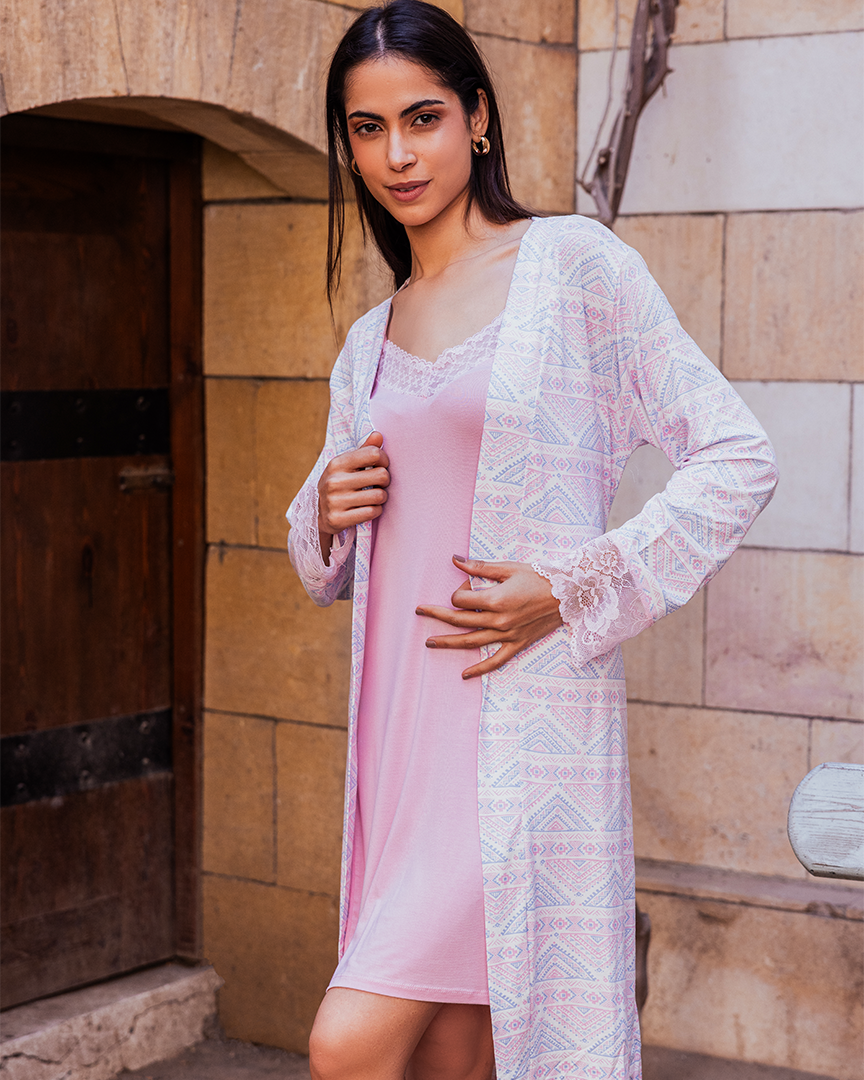 Women's short robe with seven triangle lace shirt