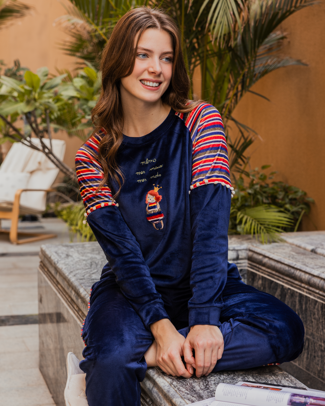 بيجامه حريمي كم طويل بنطلون طويل قطيفة الوان في الكتف