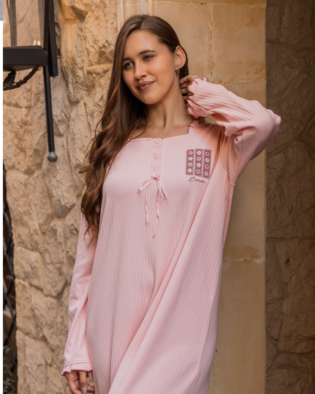 قميص حريمي طويل مضلع تطريز ورد