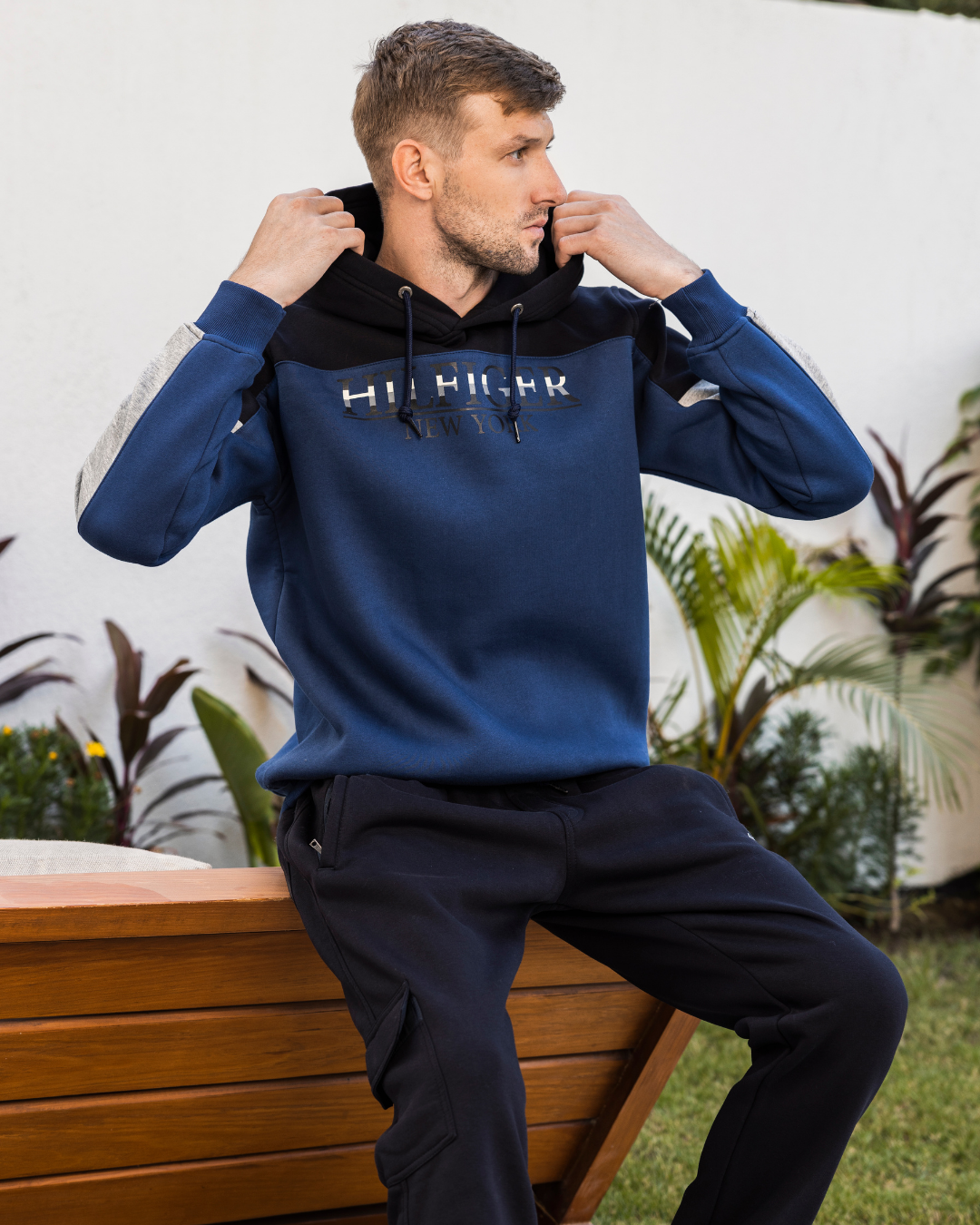 HILFIGER NEW YORK بيجامه رجالي كابيشو طباعه علي الصدر
