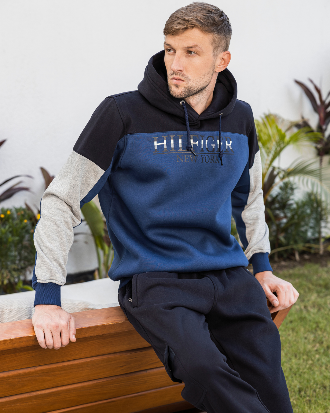HILFIGER NEW YORK بيجامه رجالي كابيشو طباعه علي الصدر