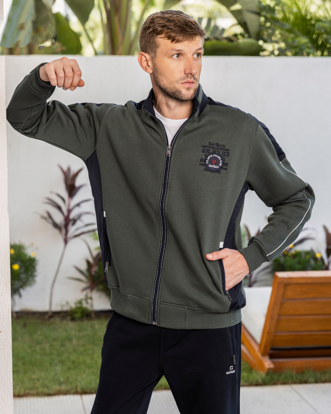 EAST ROUCKS بيجامه رجالي طباعه علي الصدر