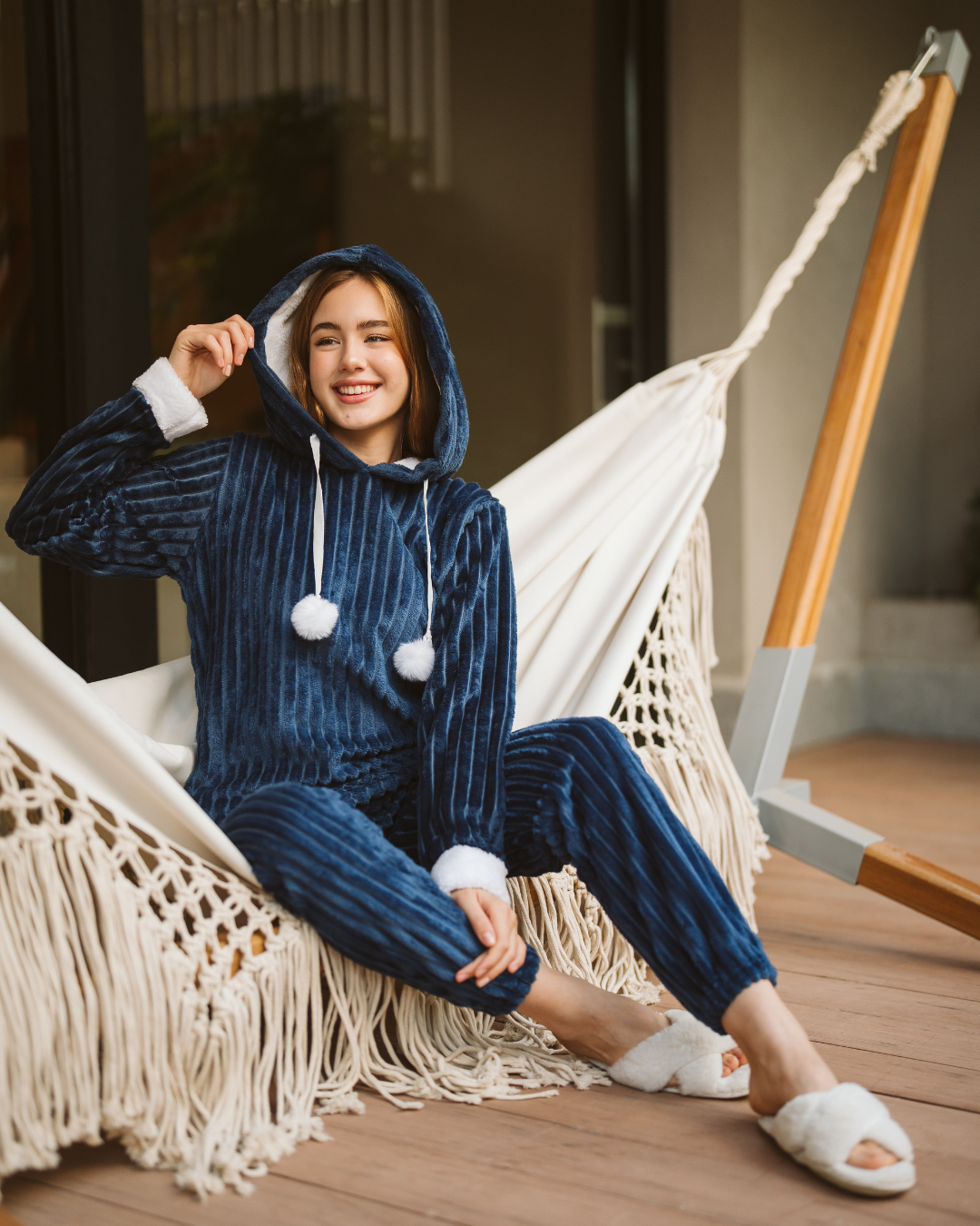 Fur & Polar بيجاما حريمي بولار بكابيشون * فرو ابيض