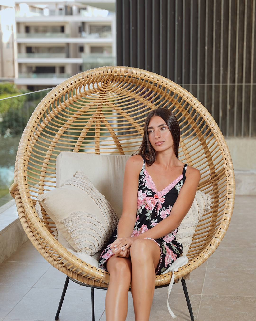 قميص حريمي حماله مشجر ورد