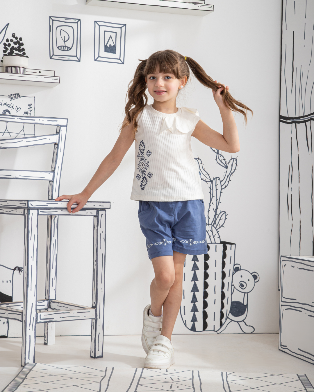 Vintage Art Girls' pajamas with a printed t-shirt and shorts