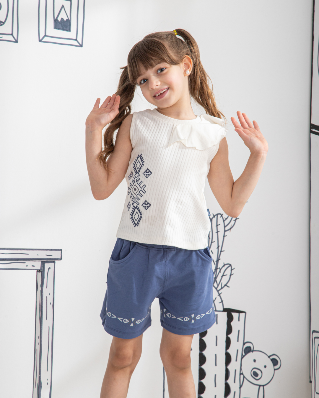 Vintage Art Girls' pajamas with a printed t-shirt and shorts