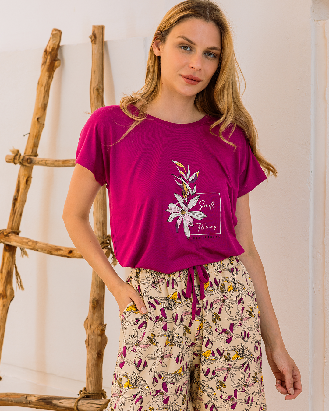 Smell Flowers بيجاما حريمي نص كم وشورت مطبوع فسكوز ليكرا