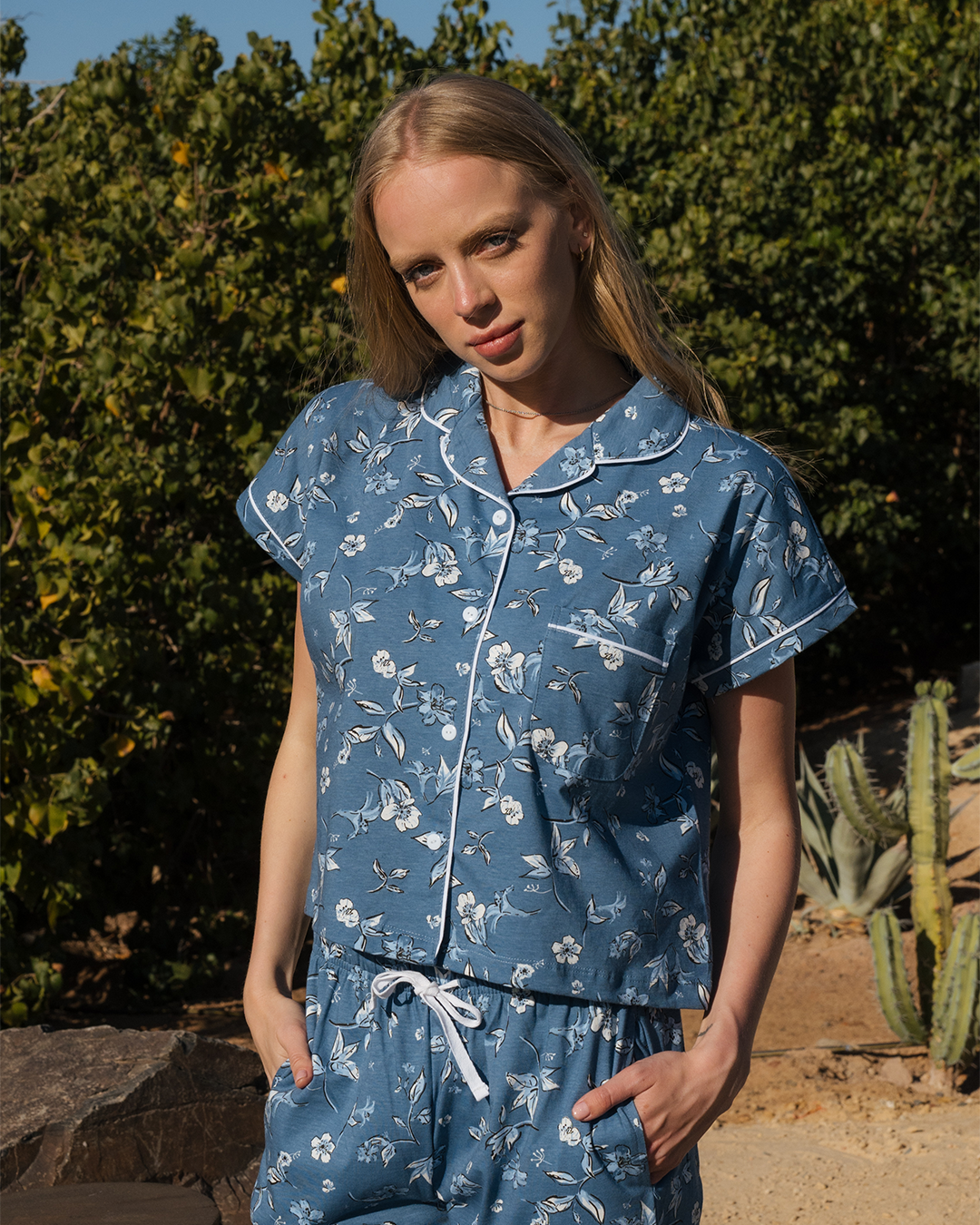 Floral set for women's pajamas with over-size buttons, printed cotton