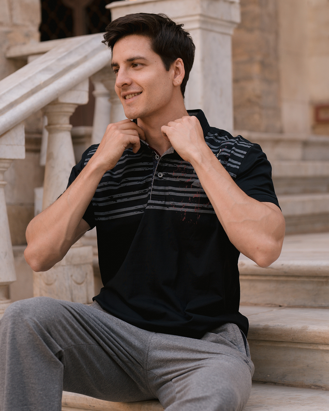 yachting galvani بيجامه رجالي ياقة بزراير طابعة علي الصدر مقلمة