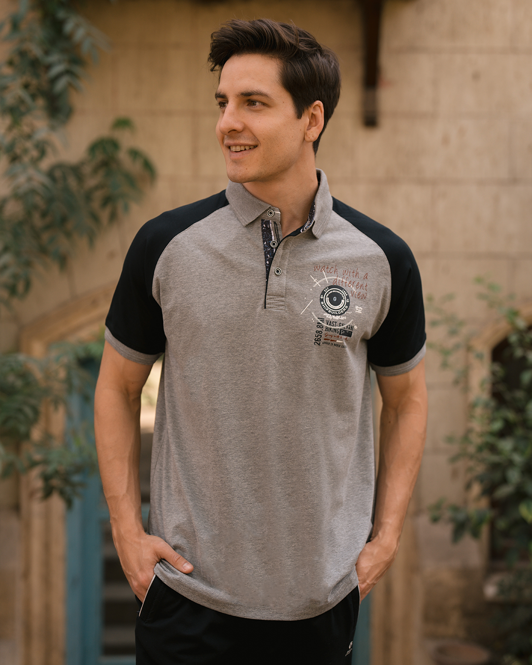 Watch with a different view بيجامه رجالي ياقة بزراير طابعة علي الصدر