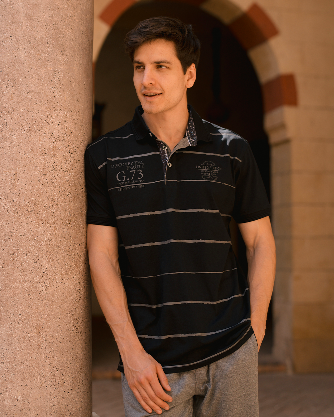 DISCOVER THE BEAUTY بيجامه رجالي ياقة بزراير طابعة علي الصدر