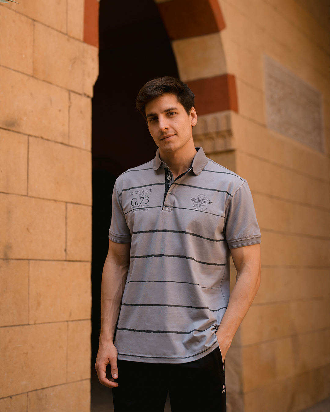 DISCOVER THE BEAUTY بيجامه رجالي ياقة بزراير طابعة علي الصدر