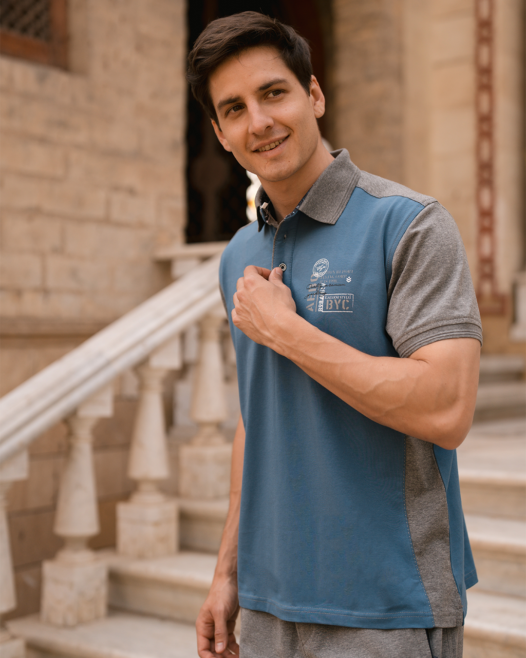 BYC galvani بيجامه رجالي ياقة بزراير طابعة علي الصدر