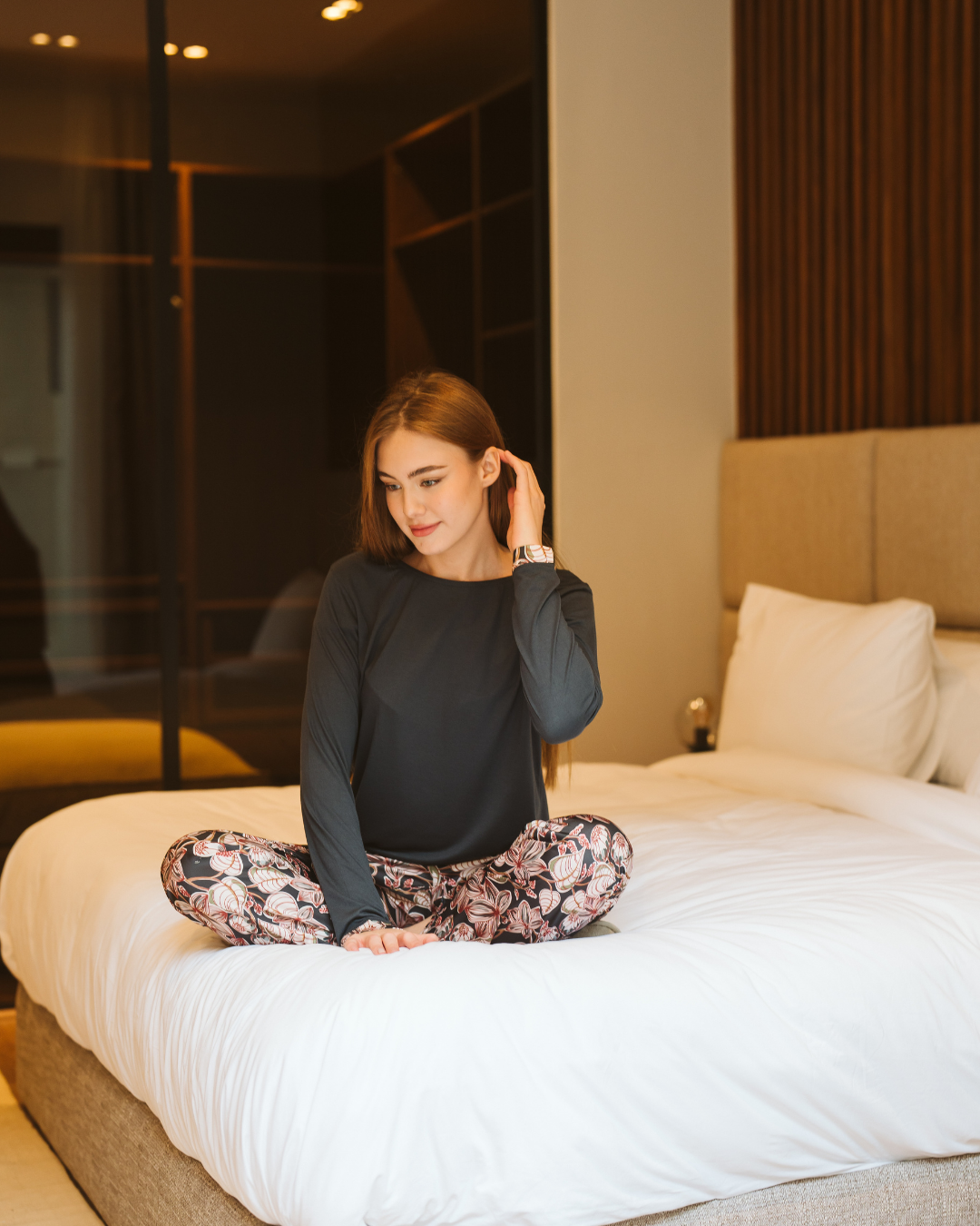 بيجامة ستان بكم مطبوع اسود