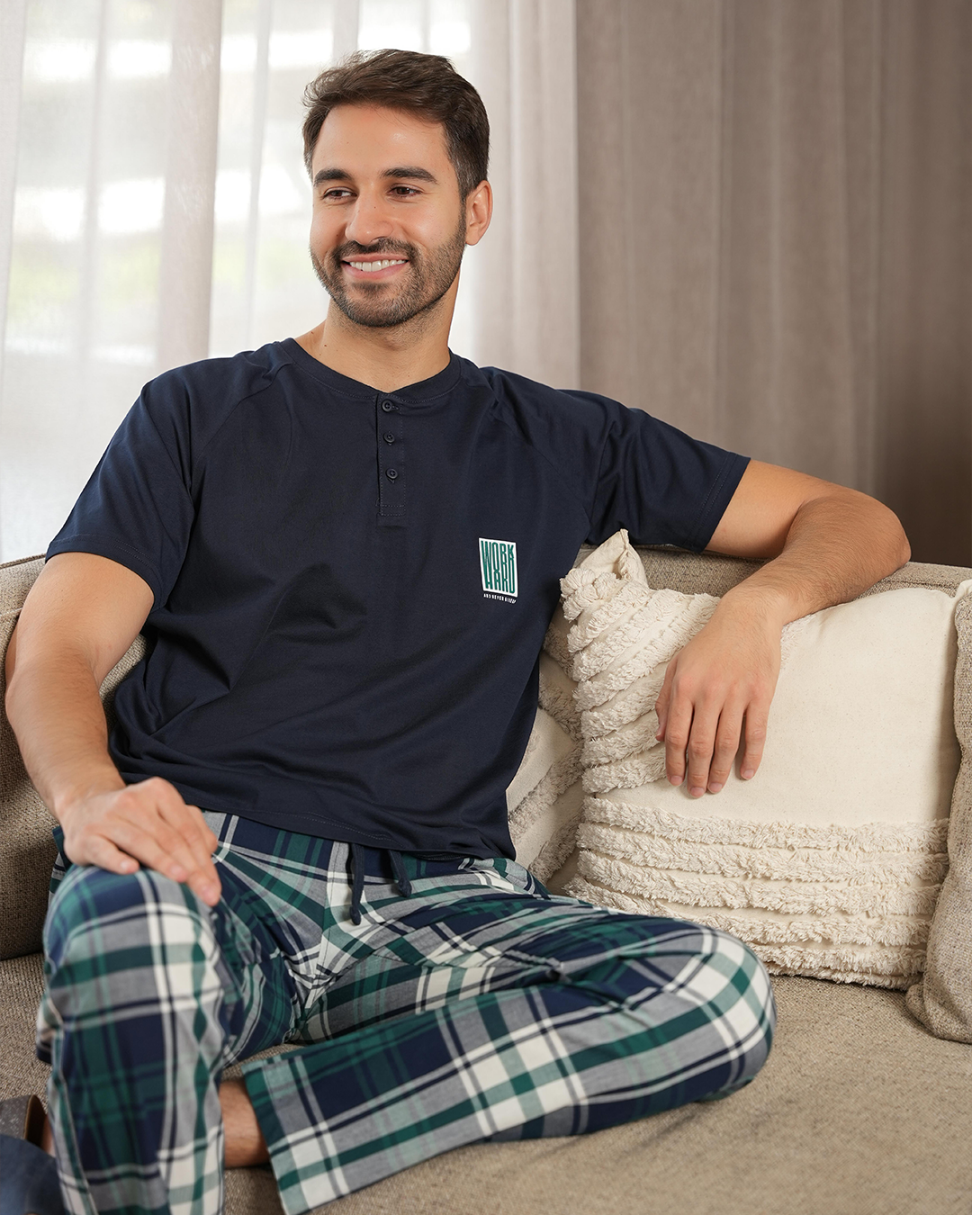 Work hard and never give up بيجاما رجالي نص كم وبنطلون