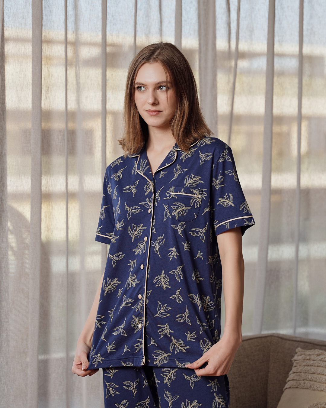 بيجامه حريمي كلاسيك سبعه بزراير مطبوع ورق الشجر