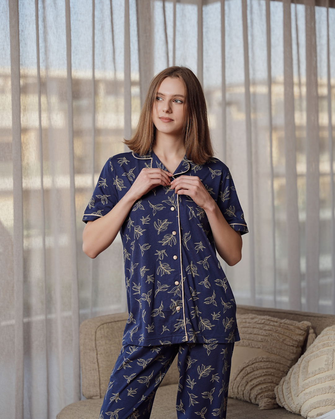 بيجامه حريمي كلاسيك سبعه بزراير مطبوع ورق الشجر