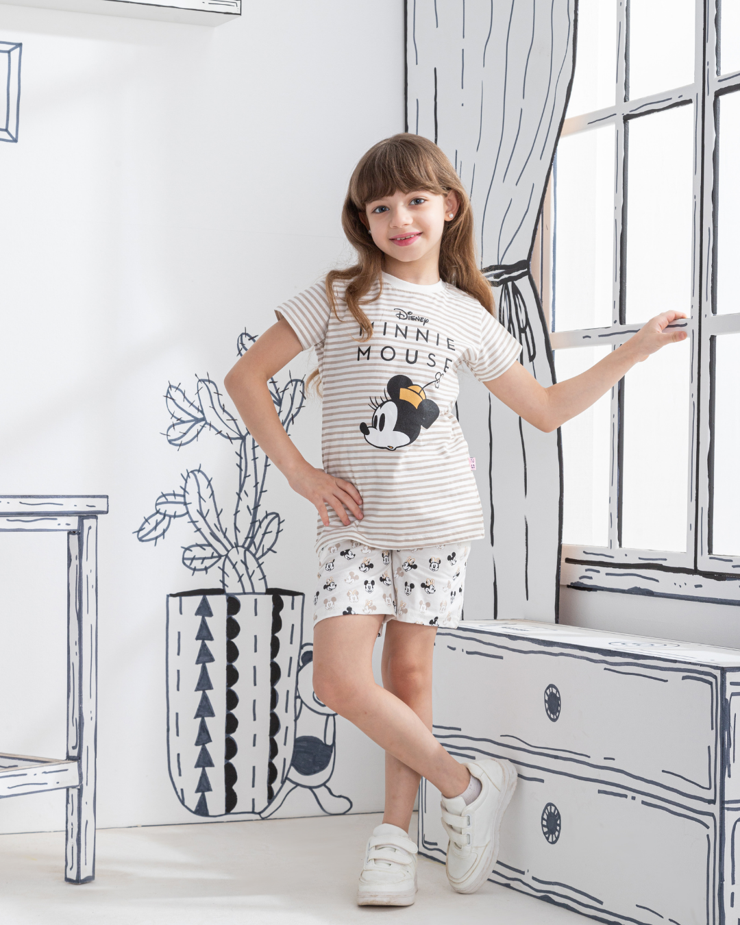 Minnie mouse with a hat بيجاما بناتي نُص كُم