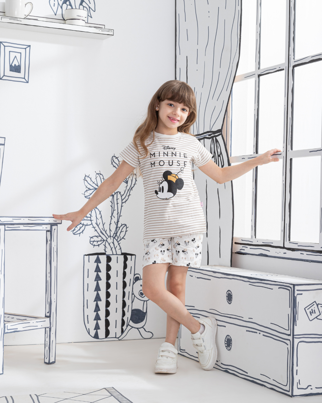 Minnie mouse with a hat بيجاما بناتي نُص كُم